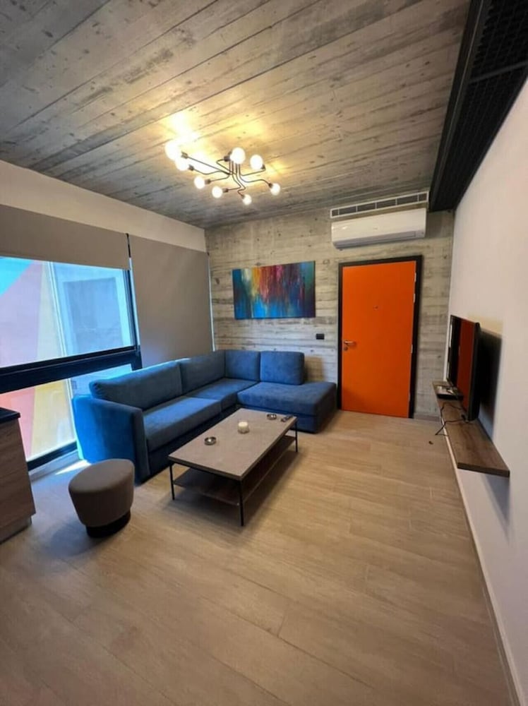 Amine 501, 1-BR in Mar Mikhael