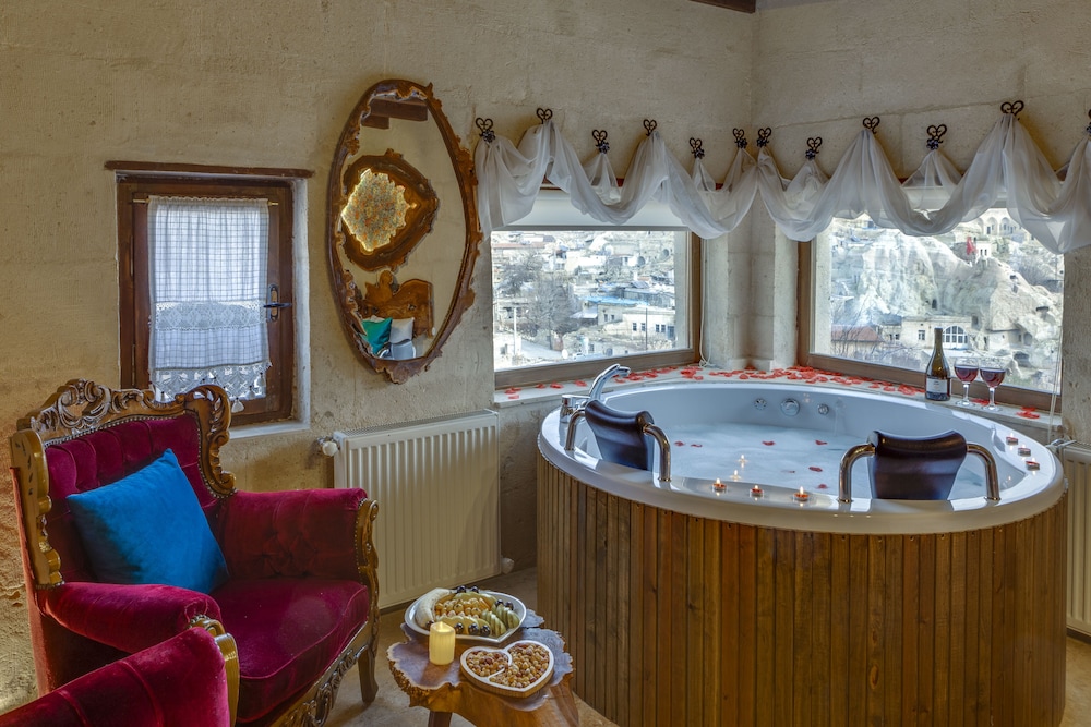 Honeymoon Suit-204 photo 3