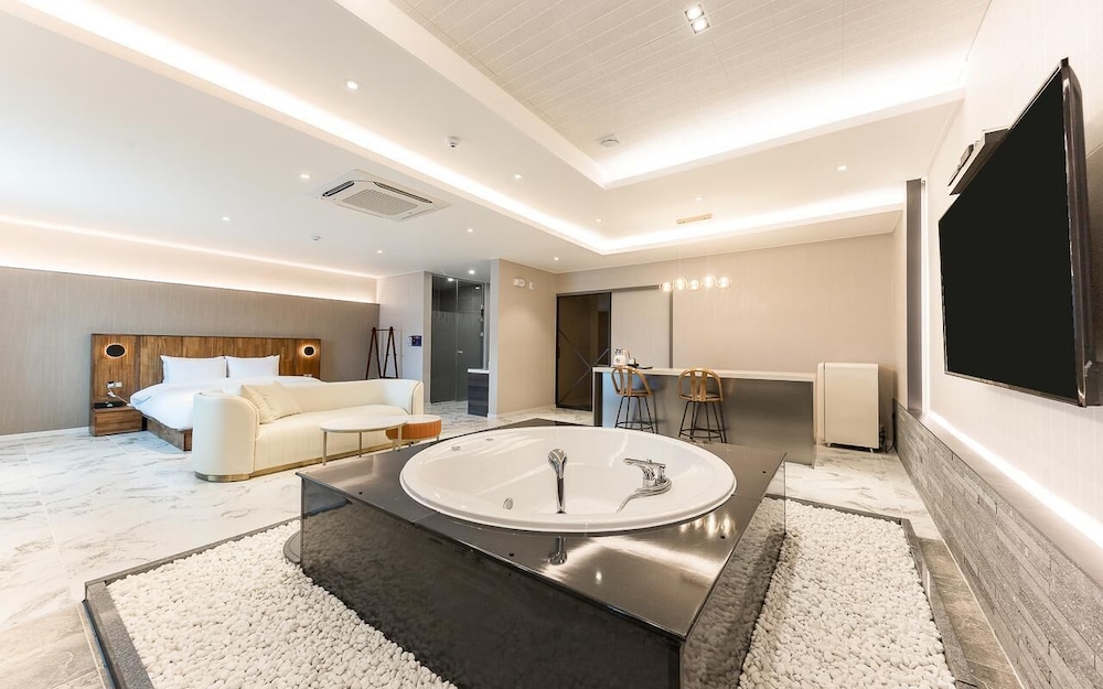Suite King Avenue - Spa - Photo 8
