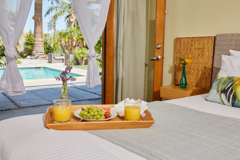 Premium Room, 1 King Bed, Kitchen, Pool View