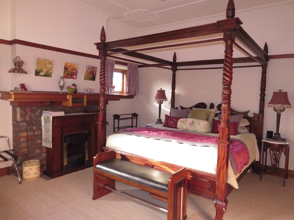 1880s Four Poster photo 1