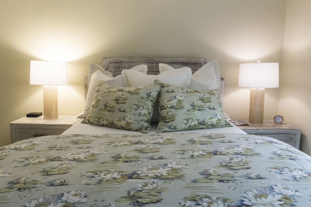 Classic Room, 1 Queen Bed photo 3