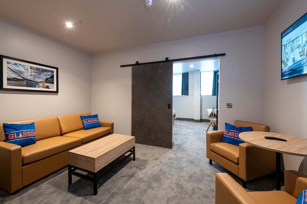 Executive Suite, 1 King Bed, Sofa Bed, Kitchenette - Photo 5