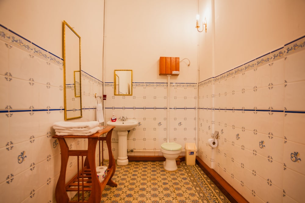 Family Quadruple Room, 1 Bedroom, Private Bathroom photo 3