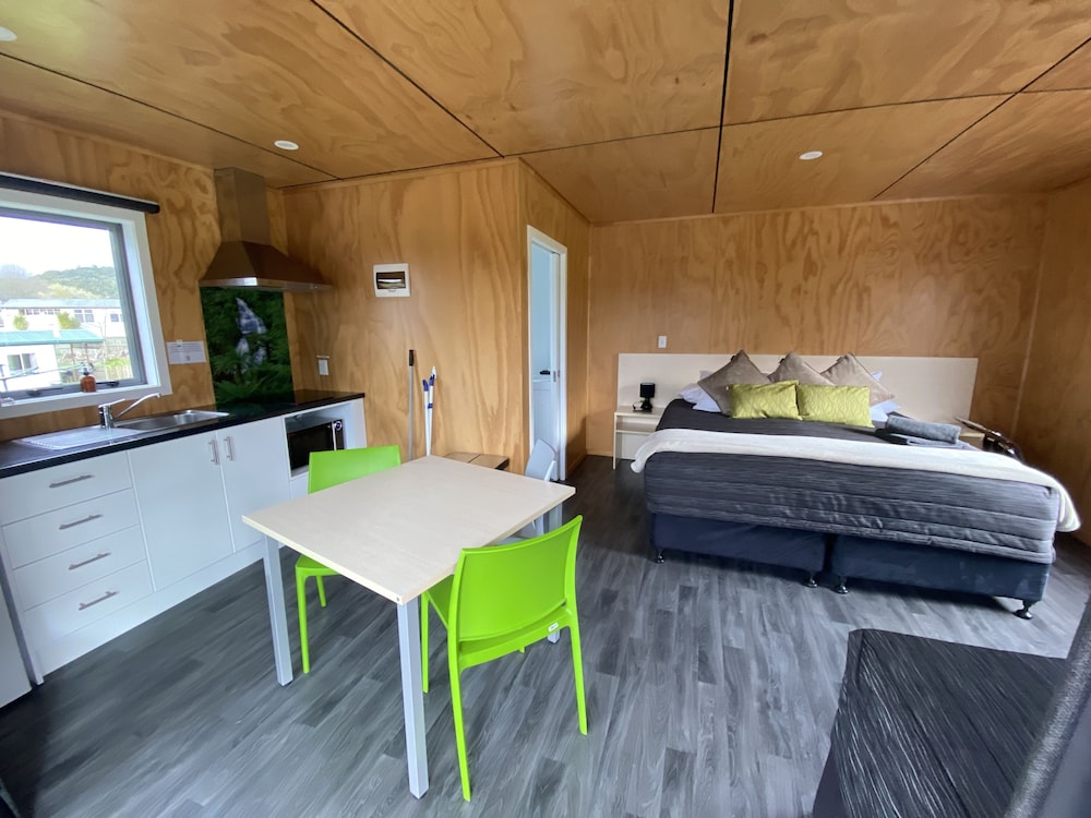 Ensuite Kitchen Cabin thumbnail 5