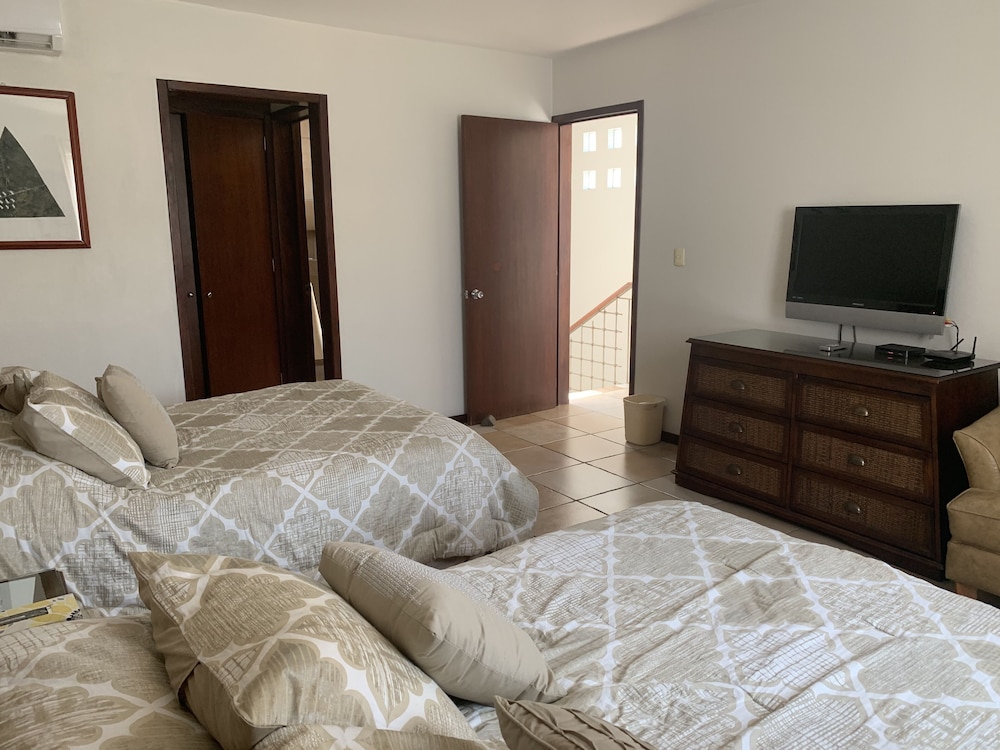 Suite 1 photo 2