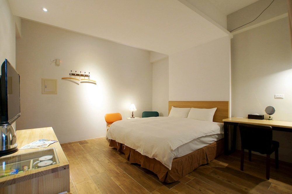 Classic Double Room, 1 King Bed, Non Smoking photo 3