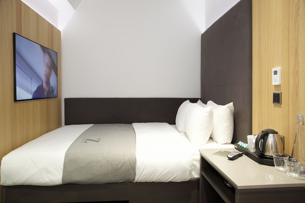 The Z Hotel City - Photo 18