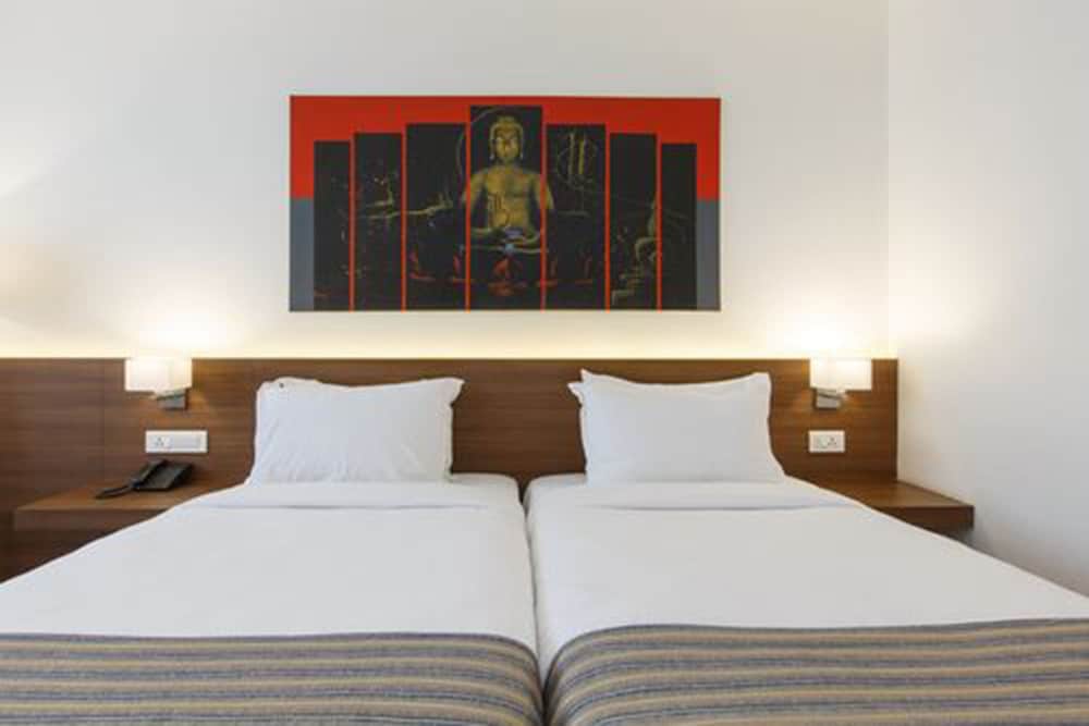 Deluxe Room - Photo 5