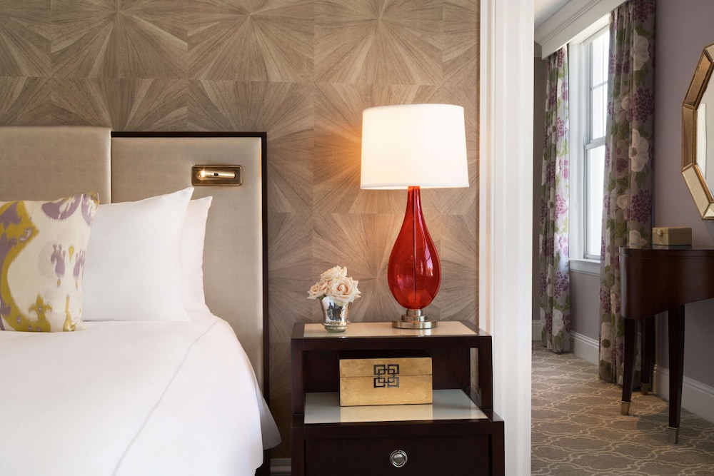 Signature Bay View Suite, 1 King Bed - Photo 1