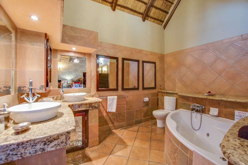 Honeymoon Suite photo 2