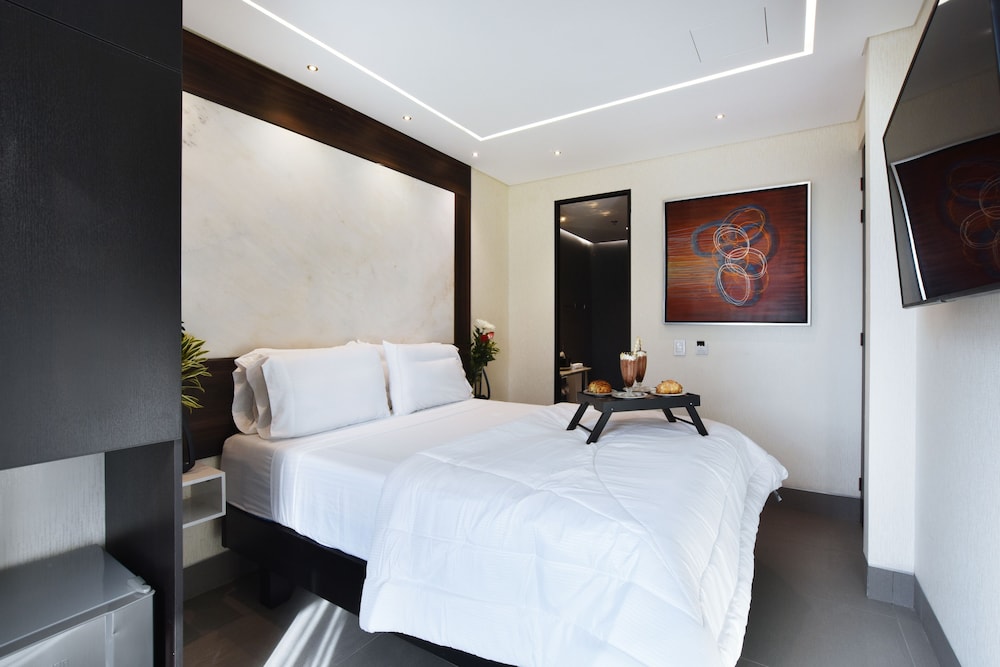 Room with balcony - Photo 1