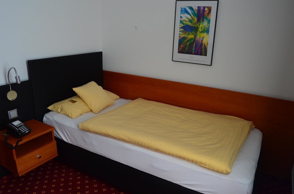 Basic Single Room, 1 Twin Bed, Non Smoking photo 2