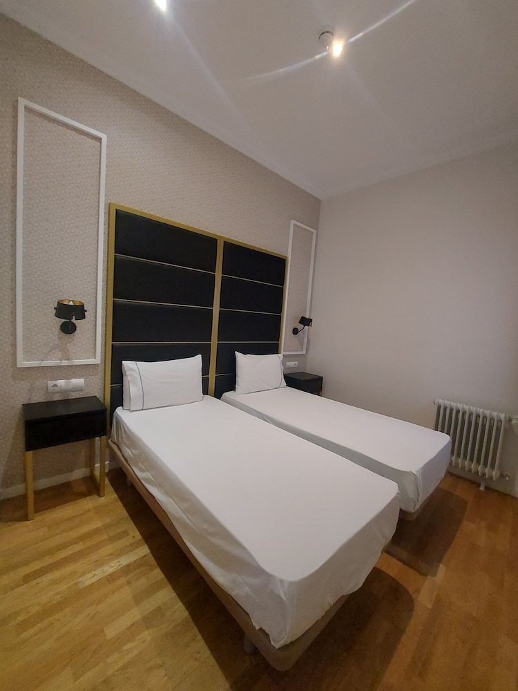 Family Apartment, Multiple Beds photo 3