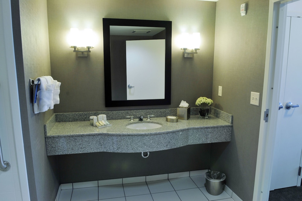 Room, Accessible - Photo 8