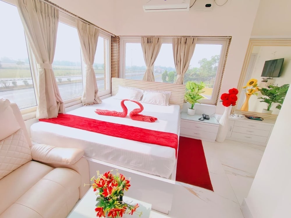 Deluxe Double Room photo 2