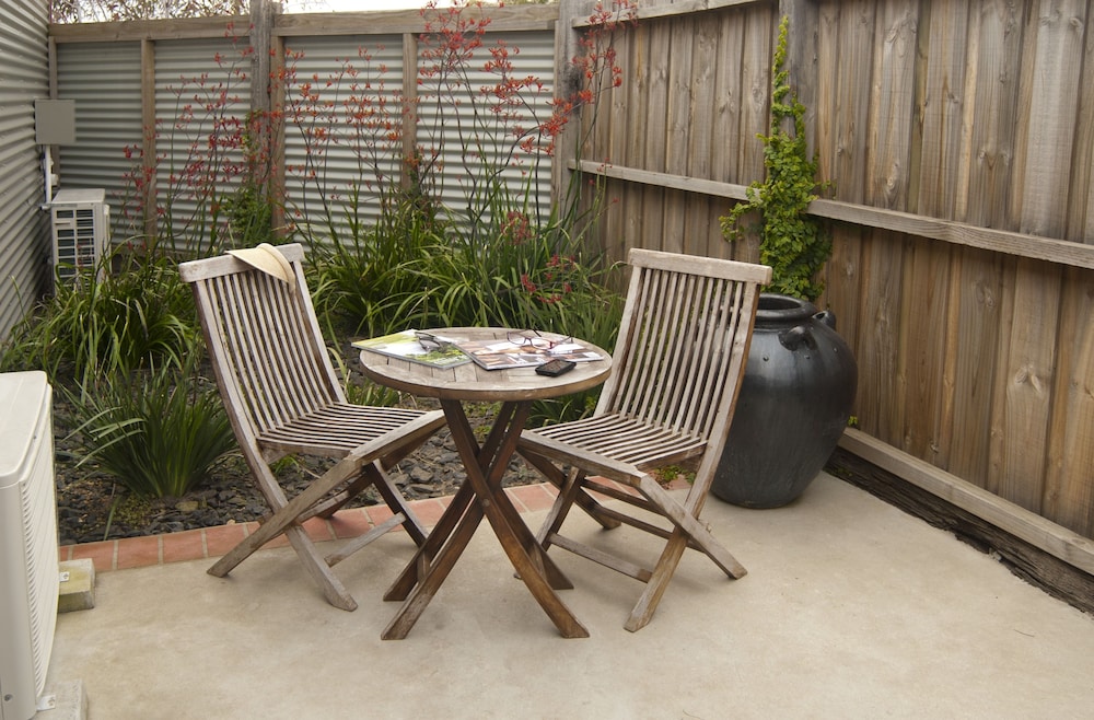 Standard Studio, Non Smoking, Balcony (Courtyard Spa King) photo 3