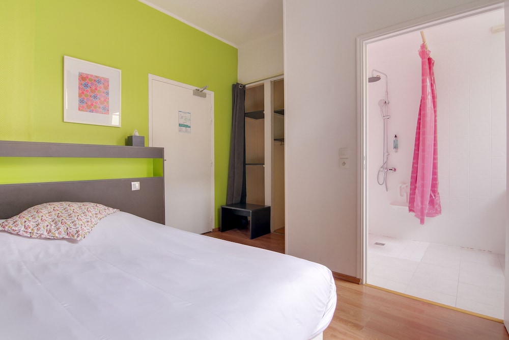 Double Room, Non Smoking thumbnail 6