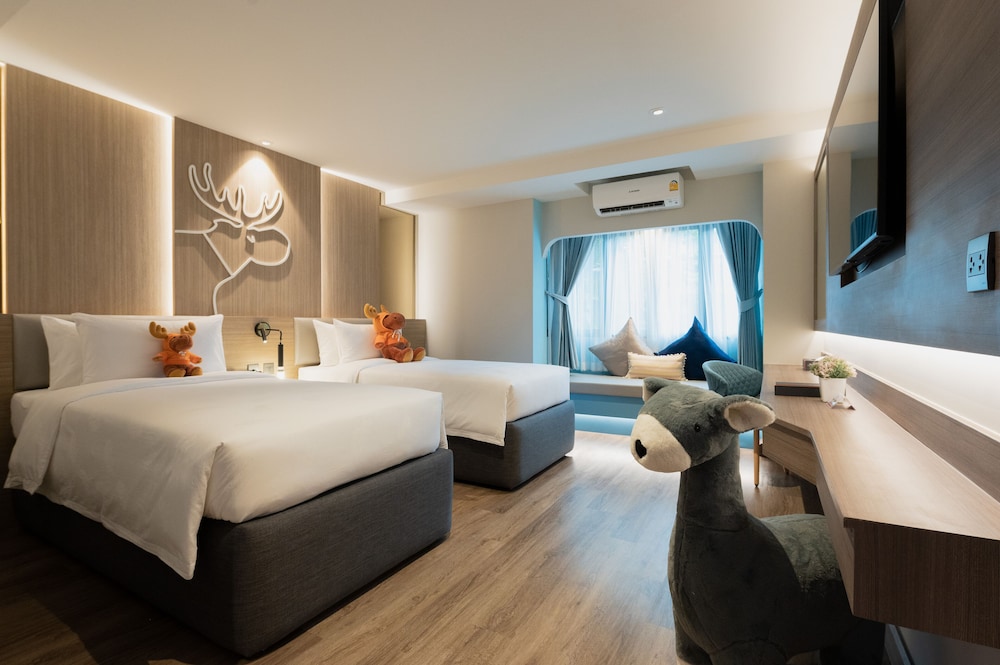 Standard Twin Bed with Shower - Photo 5
