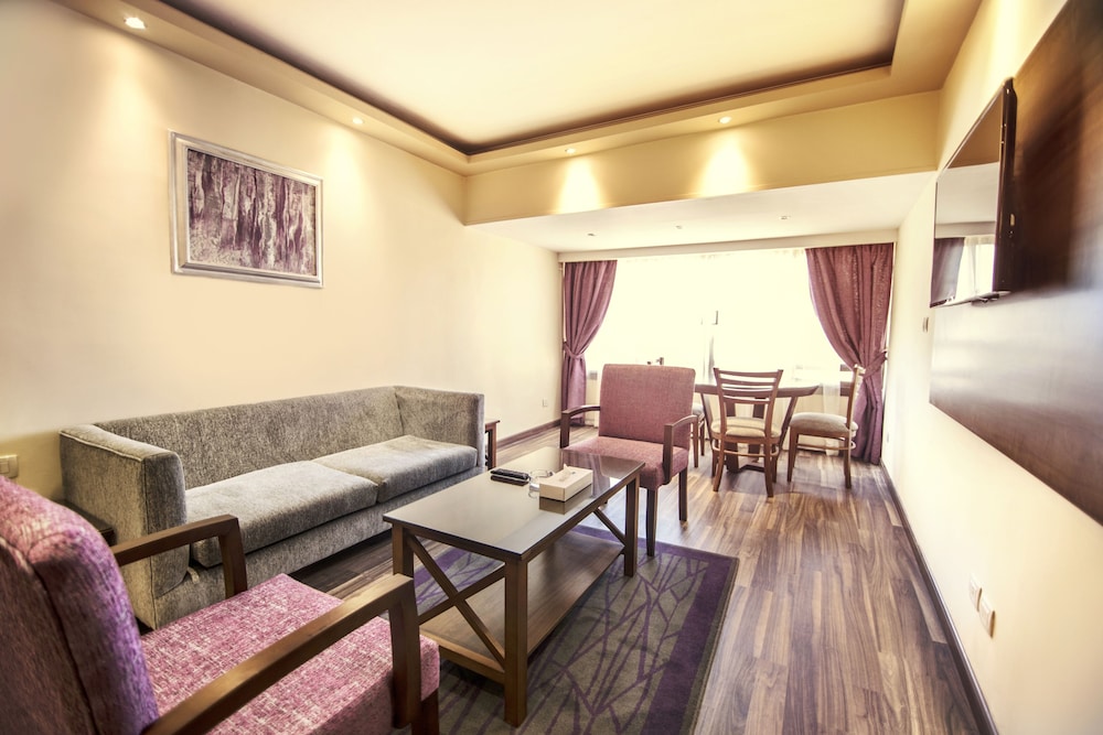 Premium Suite, 2 Bedrooms thumbnail 5