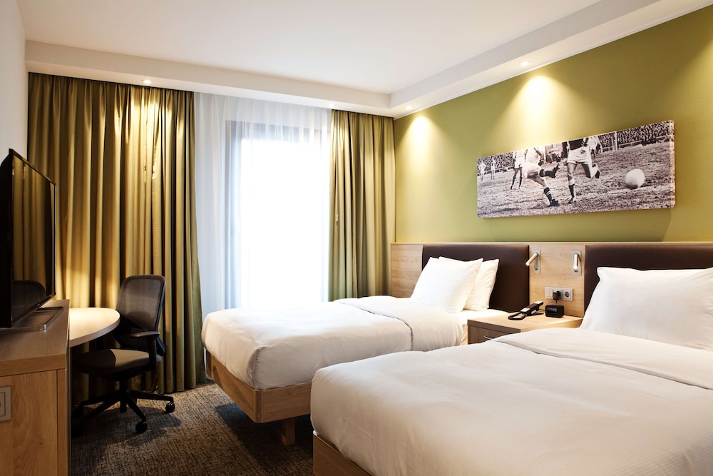 Family Room, 1 Queen Bed, Accessible (Connecting Rooms)