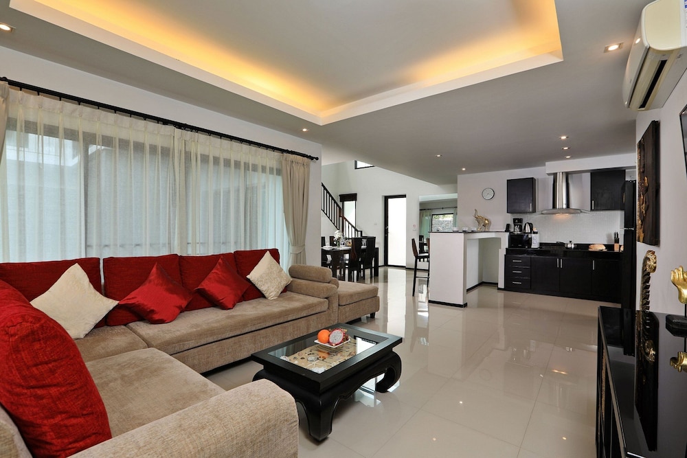 Villa photo 3