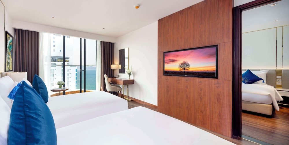 Superior Room, 2 Twin Beds, Balcony, Sea View - Photo 5