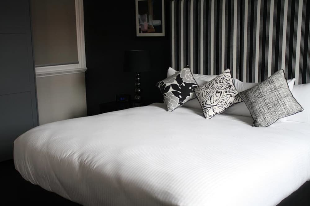 Deluxe Heritage King Room