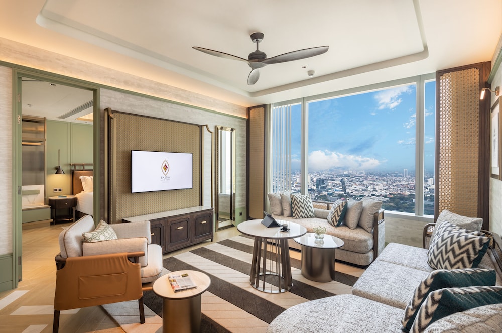 Premium Two Bedroom Suite with Lounge Access