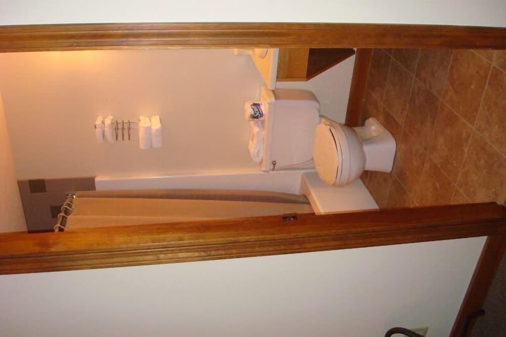 Basic Double Room, 2 Double Beds photo 3