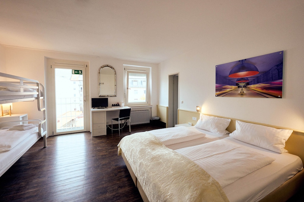 Quadruple Room - Photo 1
