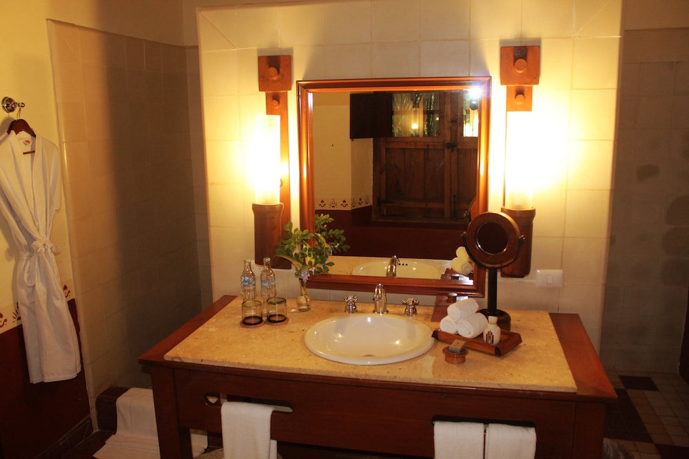 Suite, 2 Queen Beds - Photo 13