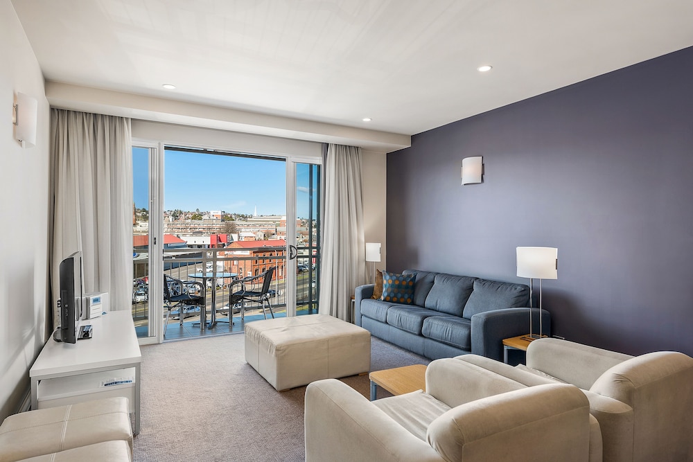 Executive Suite, City View photo 3