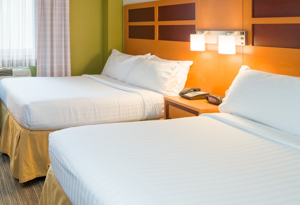 Standard Room, 2 Double Beds, City View photo 2