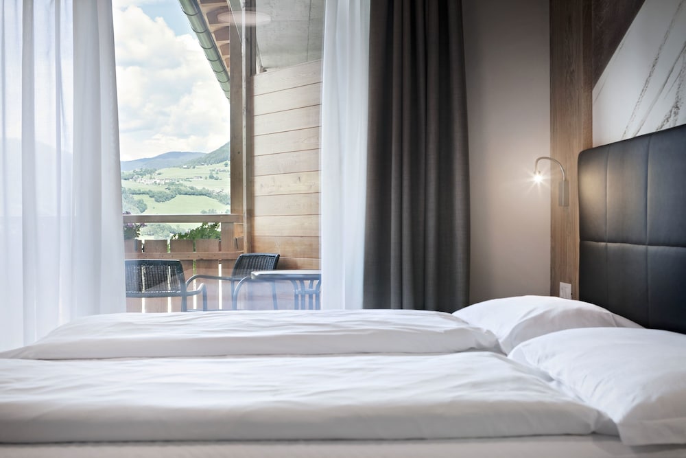 Deluxe Room - Photo 2