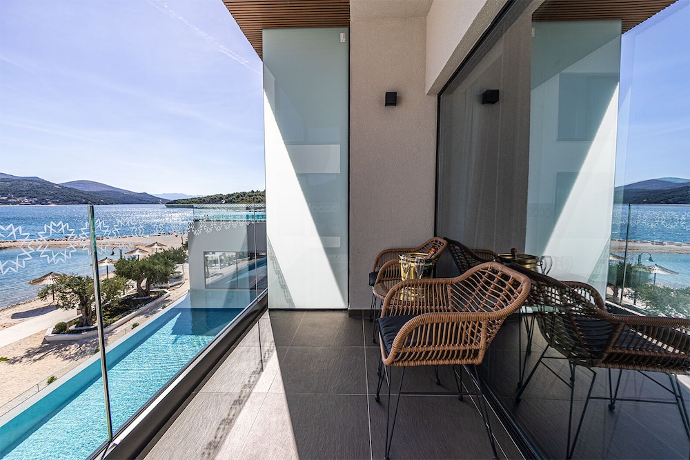Superior Room, Balcony, Sea View - Photo 5