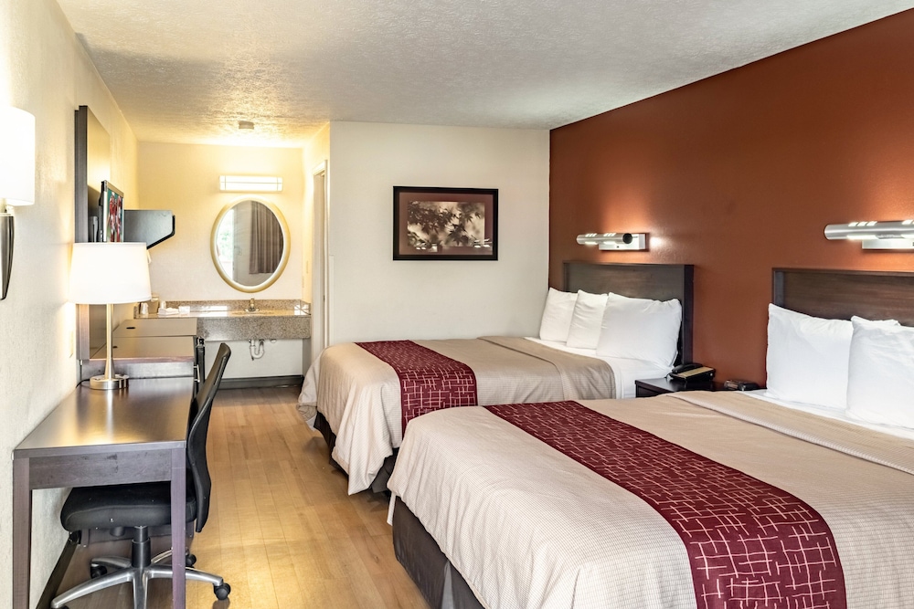 Deluxe Room, 2 Queen Beds, Non Smoking - Photo 2