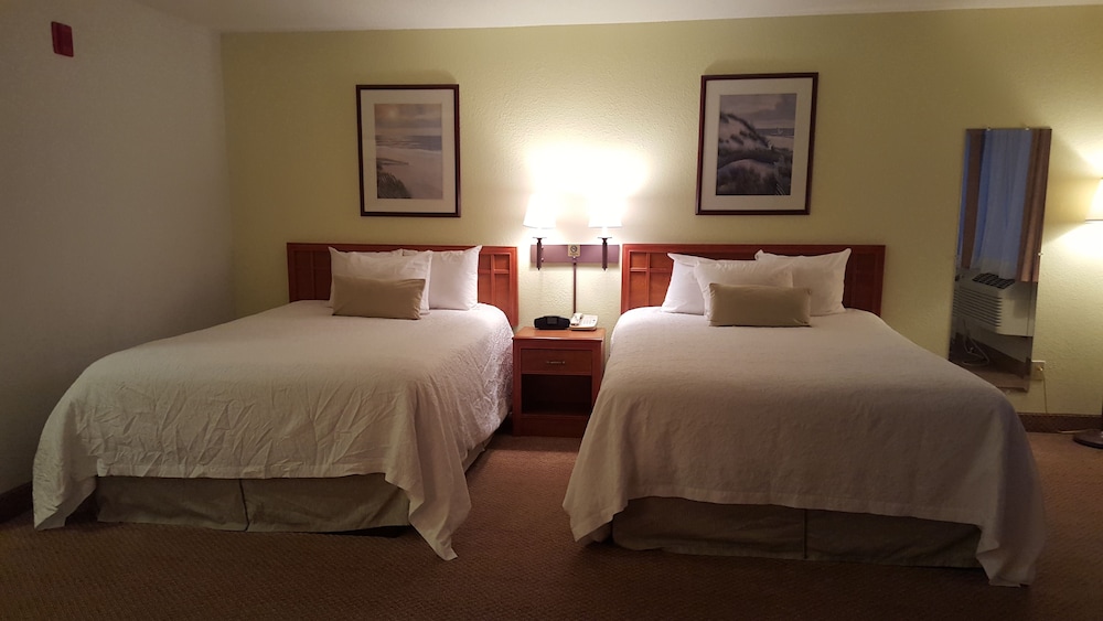 Standard Double Queen Room photo 2