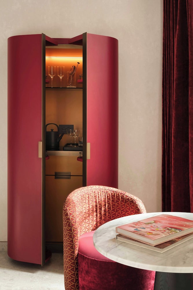 Junior Suite, 1 King Bed photo 3