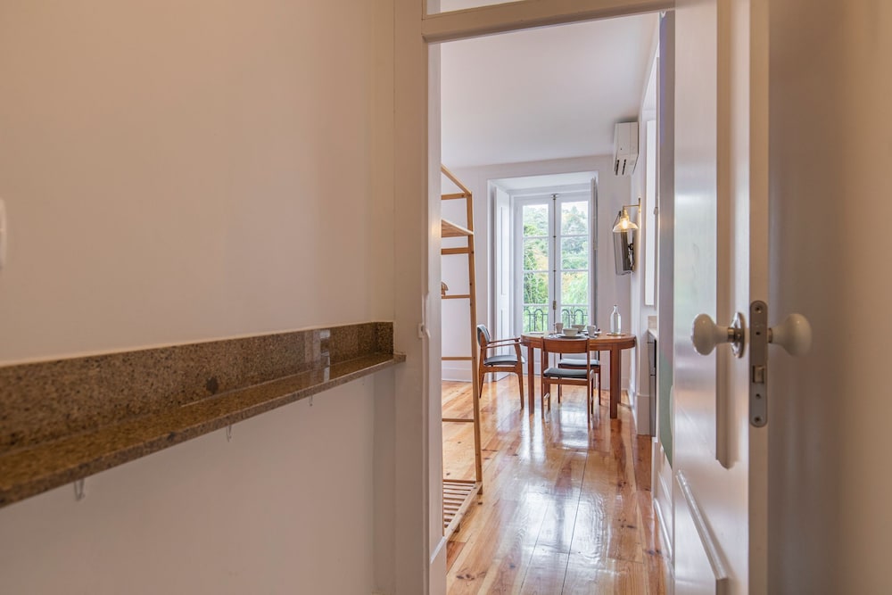 Superior Apartment, 1 King Bed, Private Bathroom photo 2
