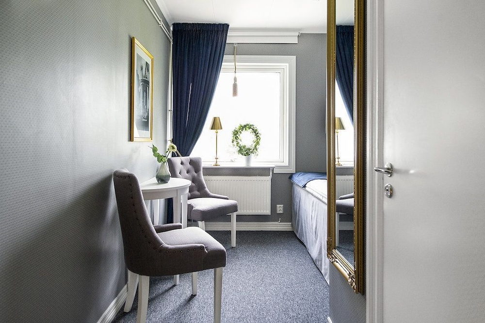 Single Room, 1 Double Bed