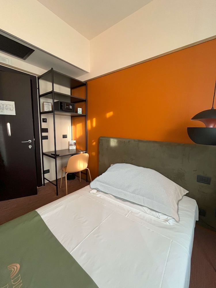 Standard Room, 1 Twin Bed, Non Smoking (French Size Bed 140 Cm)