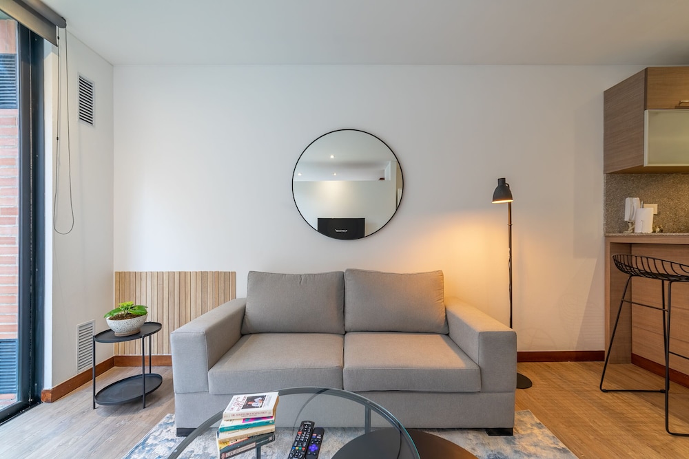 Studio (207)