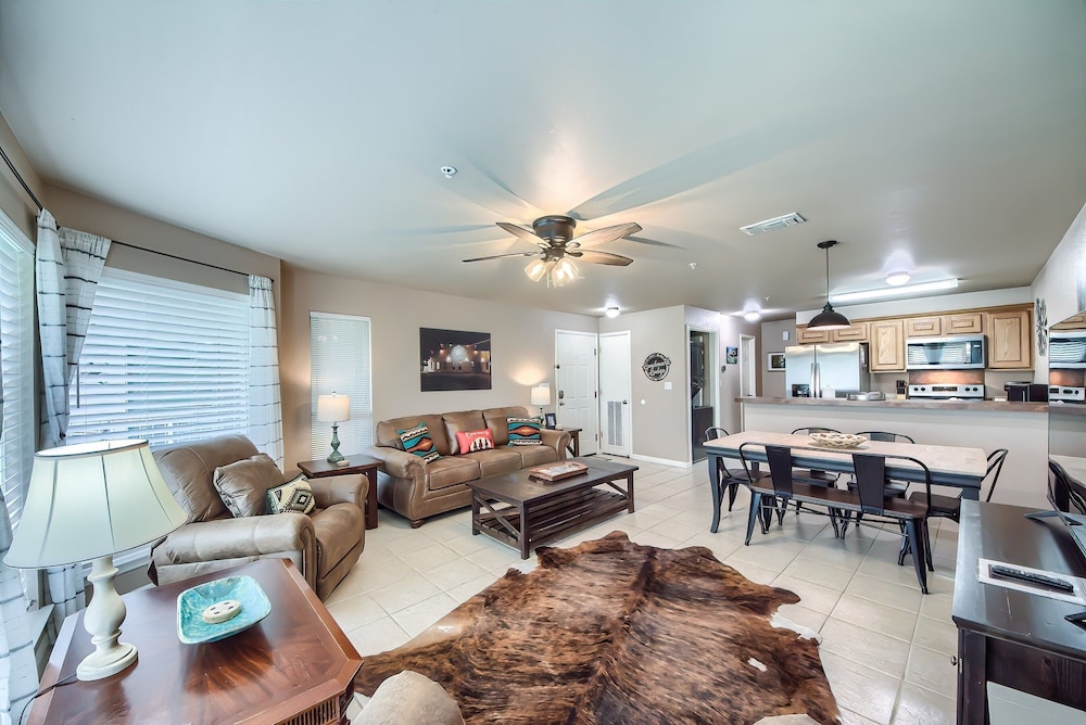 Condo, 2 Bedrooms