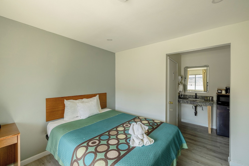 Junior Room with Queen Bed, Non-Smoking - RM1 - Photo 3