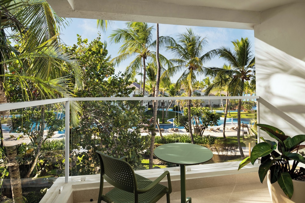 Suite, 2 Bedrooms (club, Tropical Or Partial Ocean View)