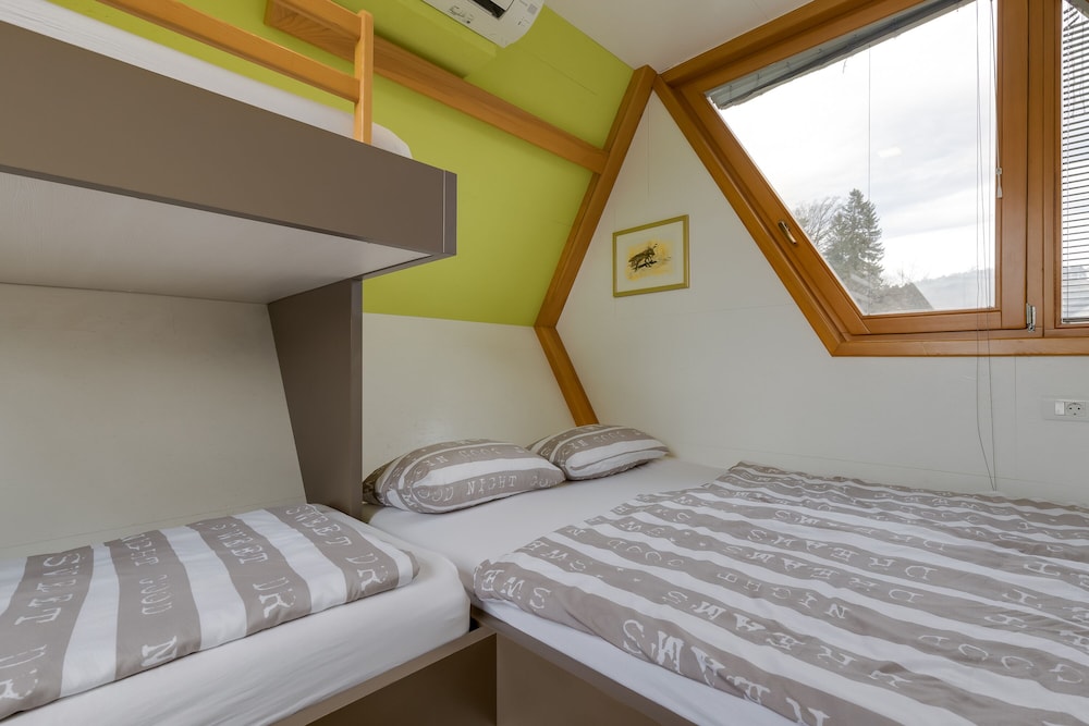 Family Chalet, 1 Bedroom, Mountainside (Bee House Vili) photo 3