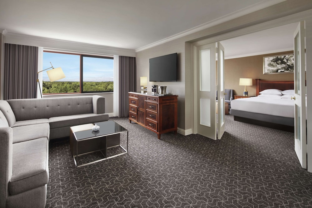 Junior Suite, 2 Queen Beds - Photo 2