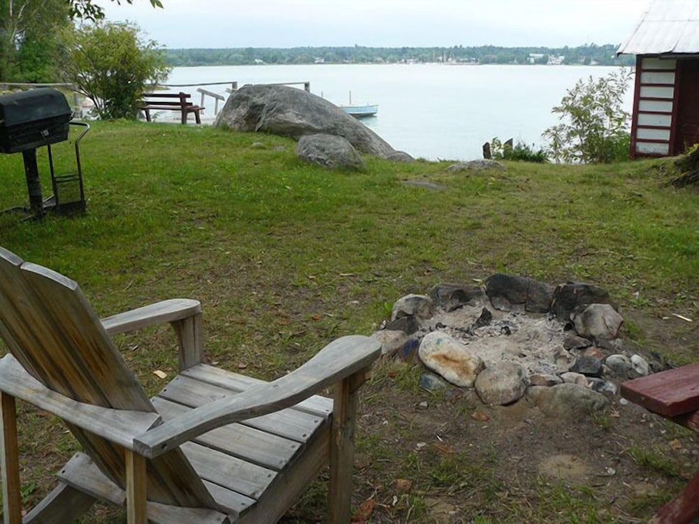 Traditional Cottage, 2 Bedrooms, Kitchen, Bay View (Waterfront Cottage 7) photo 3