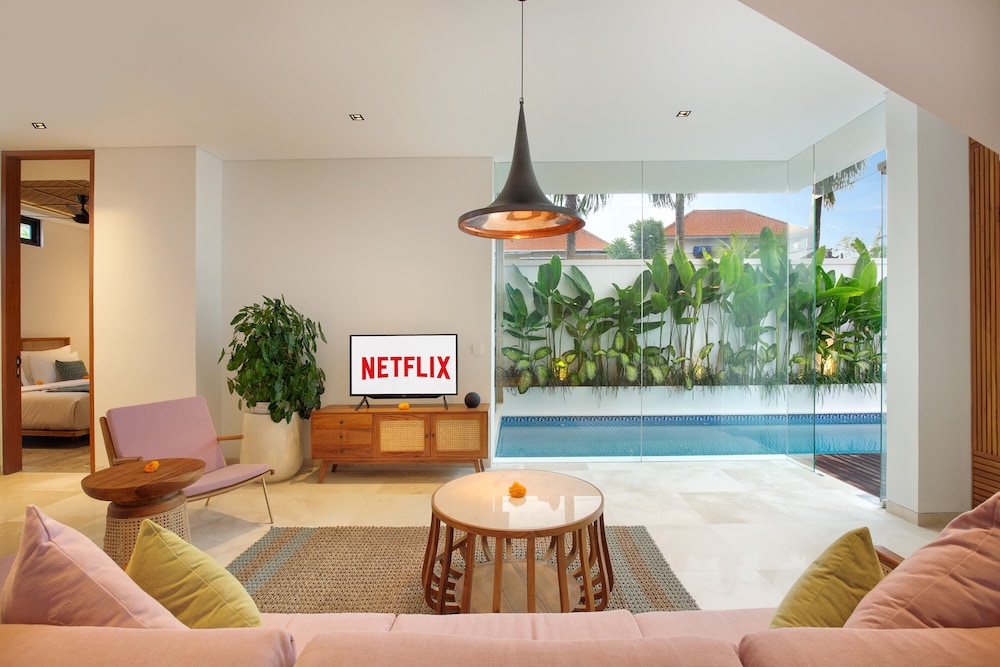 3 Bedroom Villa with Private Pool & Bathtub - Photo 8